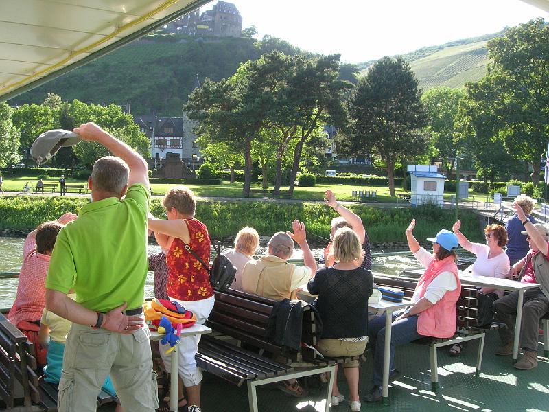 2009-05-Ausflug-Bacharach 051.jpg - und Winken zum Abschied